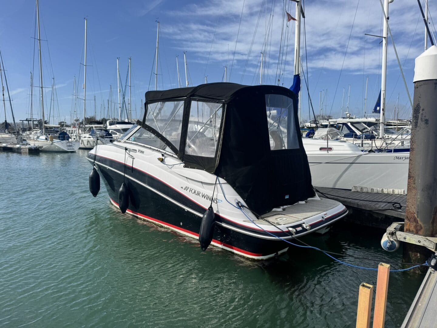 Four Winns 258 Vista (1)