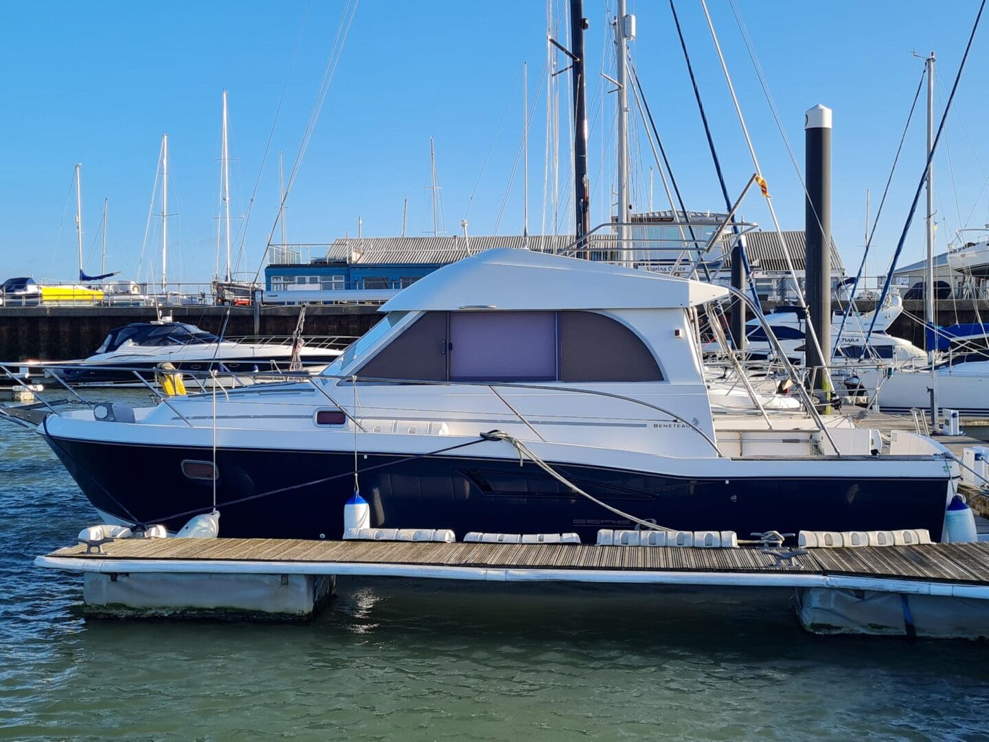 Beneteau Antares 9 (61)